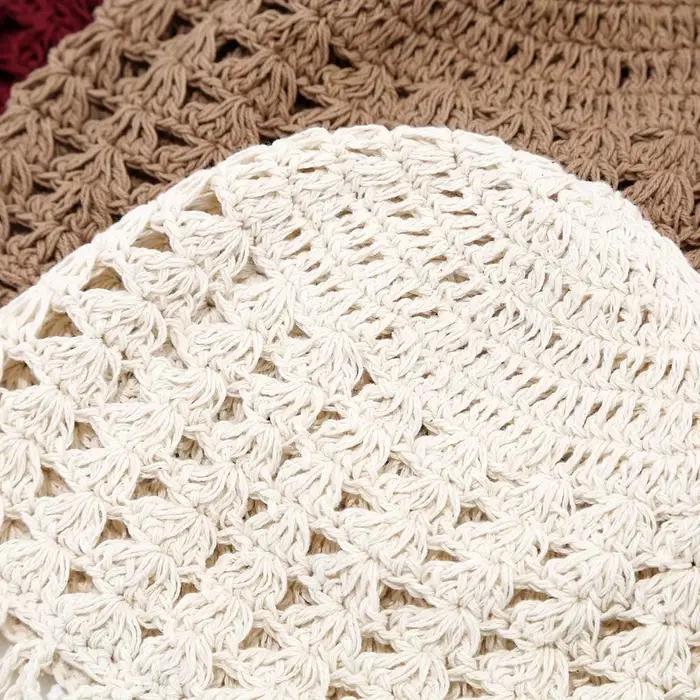 Chapeau en crochet ajouré mignon et élégant avec perles et pompons