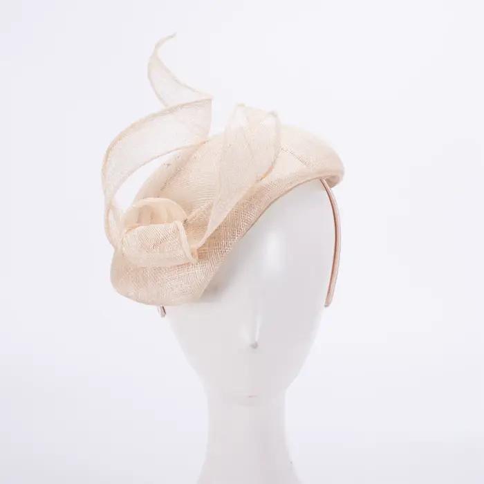 Chapeau en forme de larme pour femme