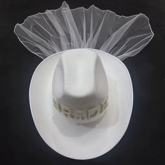 1 chapeau de cowboy blanc en fil de laine pour mariée