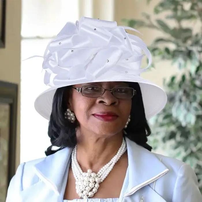 Chapeau d'église noir et blanc pour femme