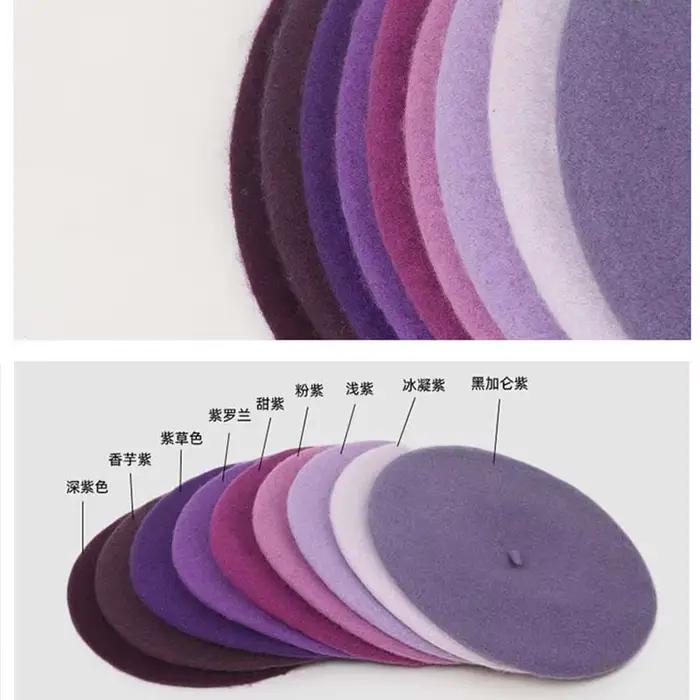 Béret de couleur violette