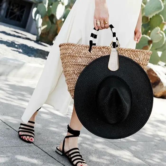 Clip de chapeau multifonctionnel en cuir pour sacs, clips de maintien de chapeau, porte-chapeau pour voyage et organisation à la maison