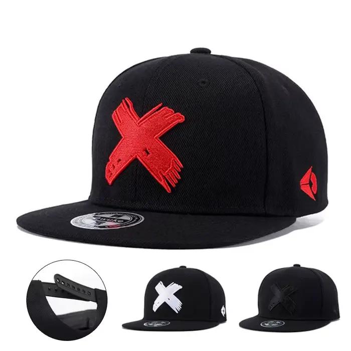Chapeau à bords plats brodé lettre X 3D
