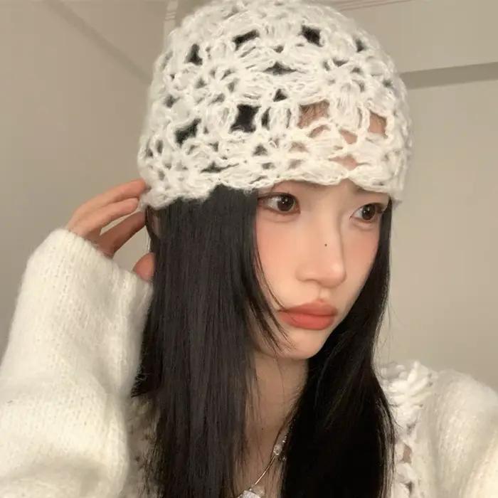 Bonnet japonais à fleurs en crochet de couleur unie