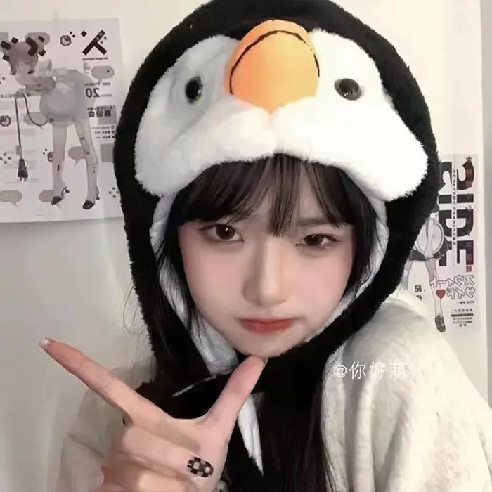 Bonnet en peluche pingouin de dessin animé