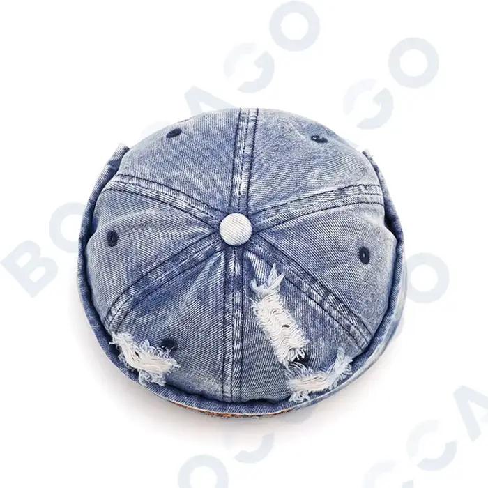 Casquette Docker en jean brodée avec visière