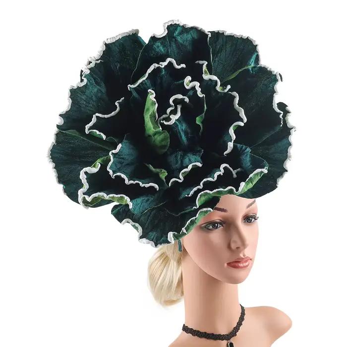 Chapeau fascinateur à fleurs de roses exagérées pour femmes