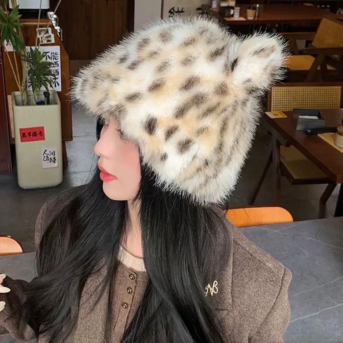 Chapeau en fausse fourrure de luxe à imprimé léopard avec des oreilles mignonnes