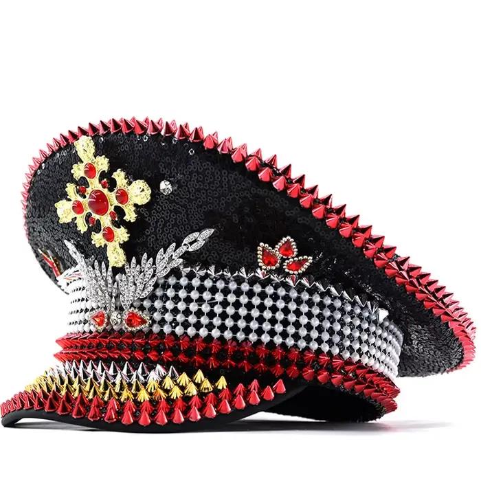 Chapeau de capitaine rouge fait à la main pour femmes et hommes, accessoire de fête et mascarade élégant et confortable