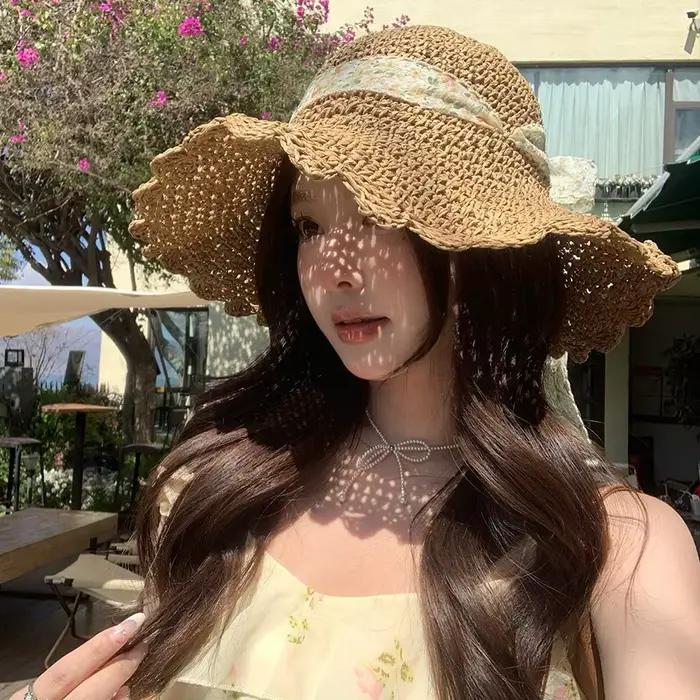 Chapeau de soleil pliable en paille à large bord avec dentelle florale pour femme