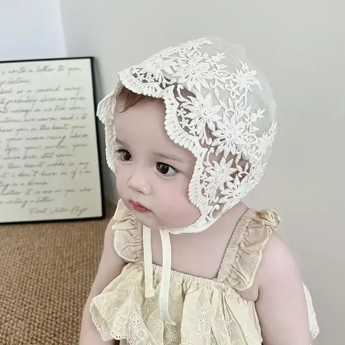 Chapeau de bébé en dentelle pour printemps et automne