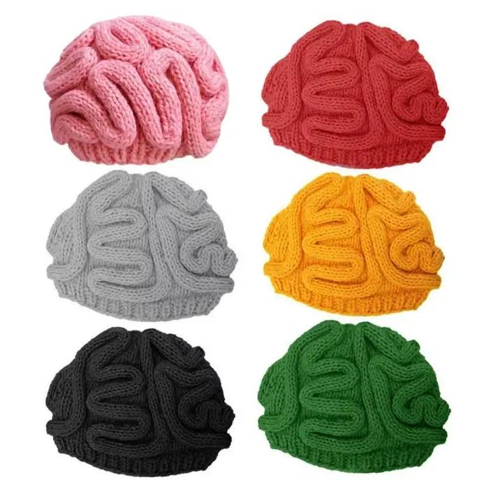 Bonnet en tricot créatif coupe-vent