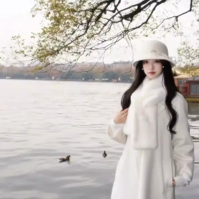 Chapeau formel en feutre de style Hepburn