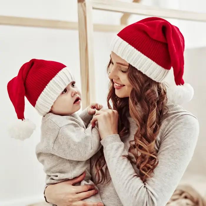 Chapeau de Noël mignon avec pompon pour bébé et adulte