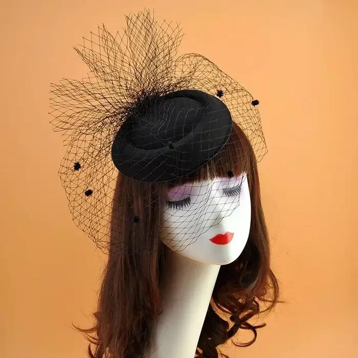 Petit chapeau haut-de-forme en voile noir