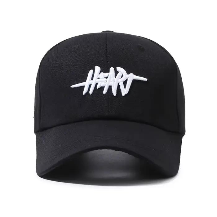 Casquette de baseball avec texte "cœur" brodé en 3D