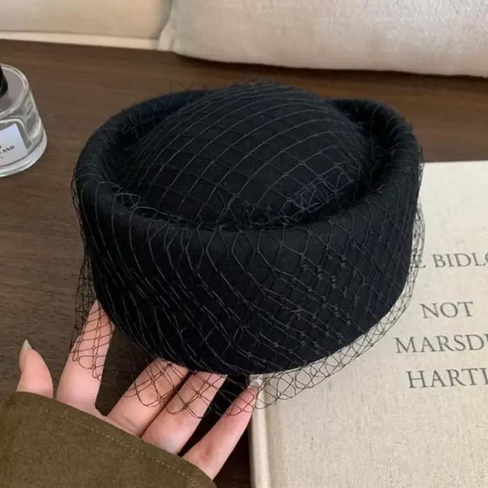 Chapeau en feutre de laine rétro style français, chapeau plat avec voile, chapeau vintage noir pour