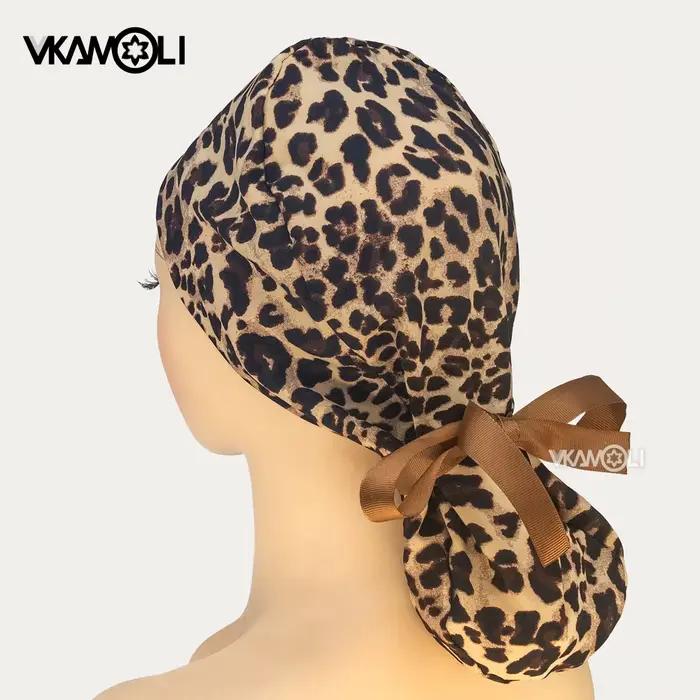Chapeau à queue de cheval imprimé léopard avec tissu extensible en polyester, bonnet de travail pour