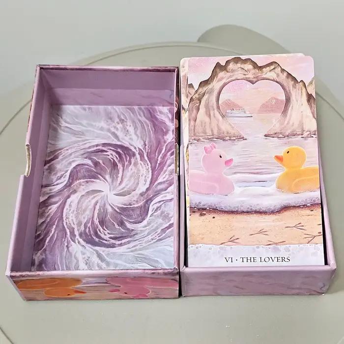 Cartes en carton doublement gaufrées 12*7cm Tarot des Mers : Les Aventures d'un canard nommé Bob ― J