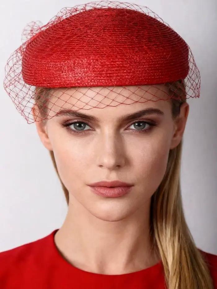 Chapeau fascinateur élégant en paille de champagne avec voile pour femme – Accessoire parfait pour m