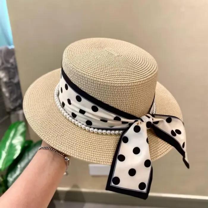 Chapeau de plage élégant en paille tressée avec ruban à pois, protection solaire, dessus plat, décor