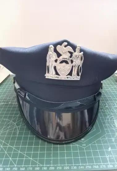 Chapeau octogonal de New York avec emblème doré