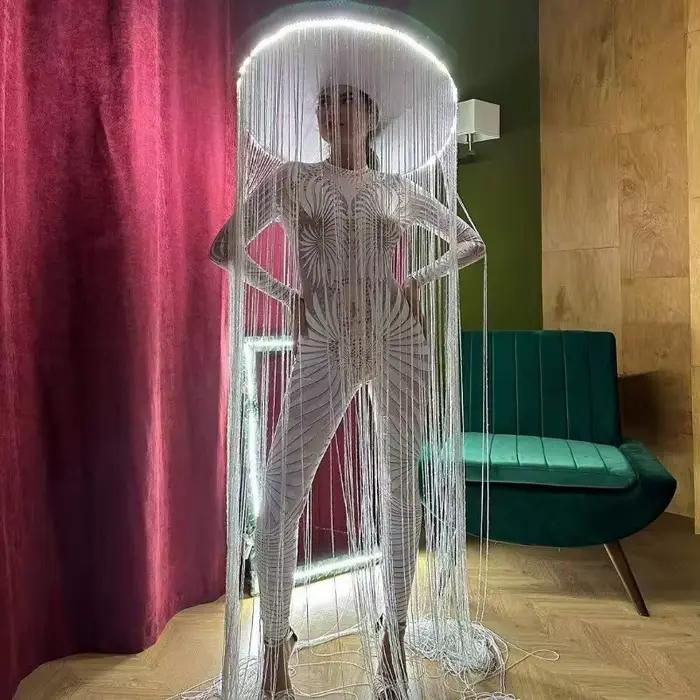 Chapeau lumineux LED, costume de scène, tenue de scène exagérée avec franges, grand chapeau, tenue d