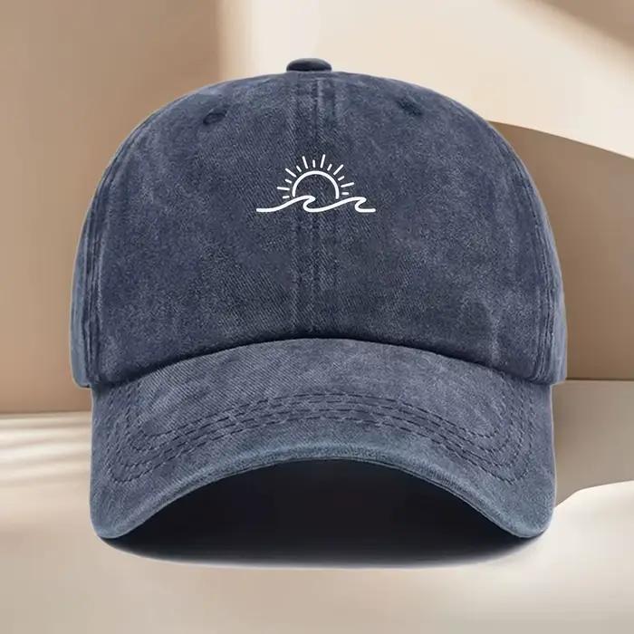 Une casquette de baseball confortable et élégante avec un motif vague et soleil levant, adaptée aux