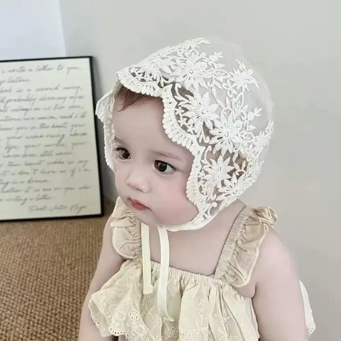 Bonnet Bébé en Dentelle Florale Brodé avec Volants – Chapeau de Princesse en Maille pour Nourrisson,