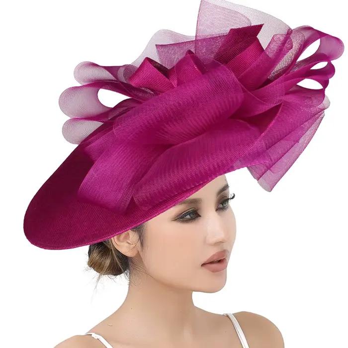 Grand chapeau derby généreux pour femme