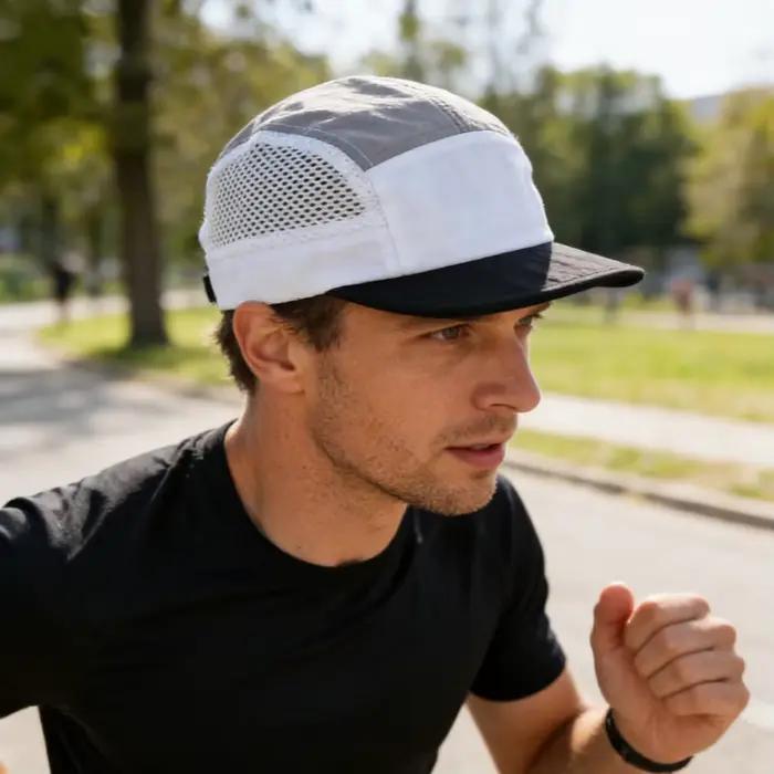 Casquette rétro bicolore respirante à séchage rapide à bord plat avec tissu en maille ajustable