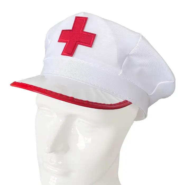 Chapeaux de croix rouge pour médecins et infirmières