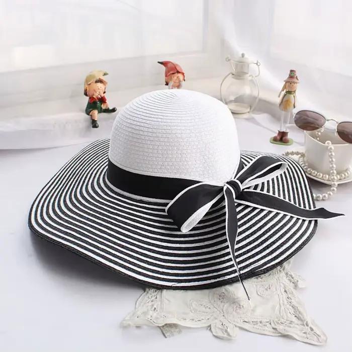 Chapeau de plage en paille à large bord rayé noir et blanc