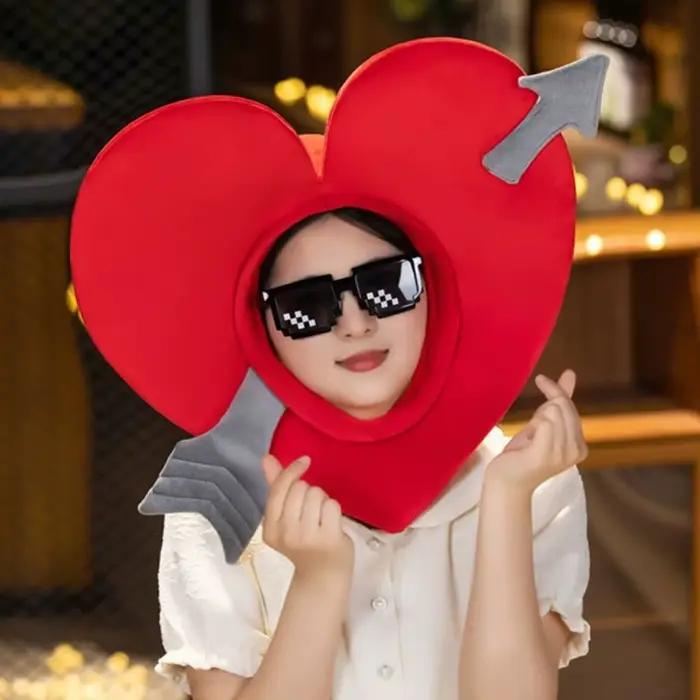 Chapeau de cœur rouge amusant pour la Saint-Valentin