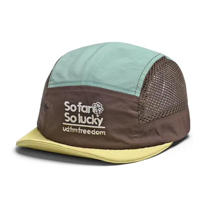 Casquette de camping 5 panneaux en maille respirante avec broderie « So Far So Lucky »