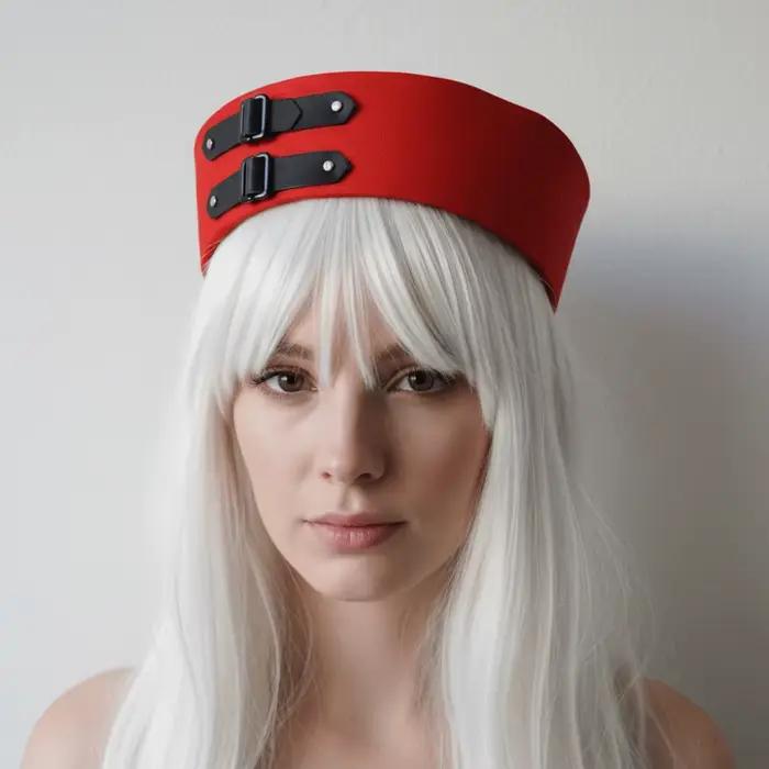 Chapeau de marin noir en cuir avec boucle
