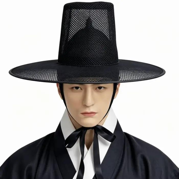 Chapeau coréen traditionnel léger en maille noire à large bord