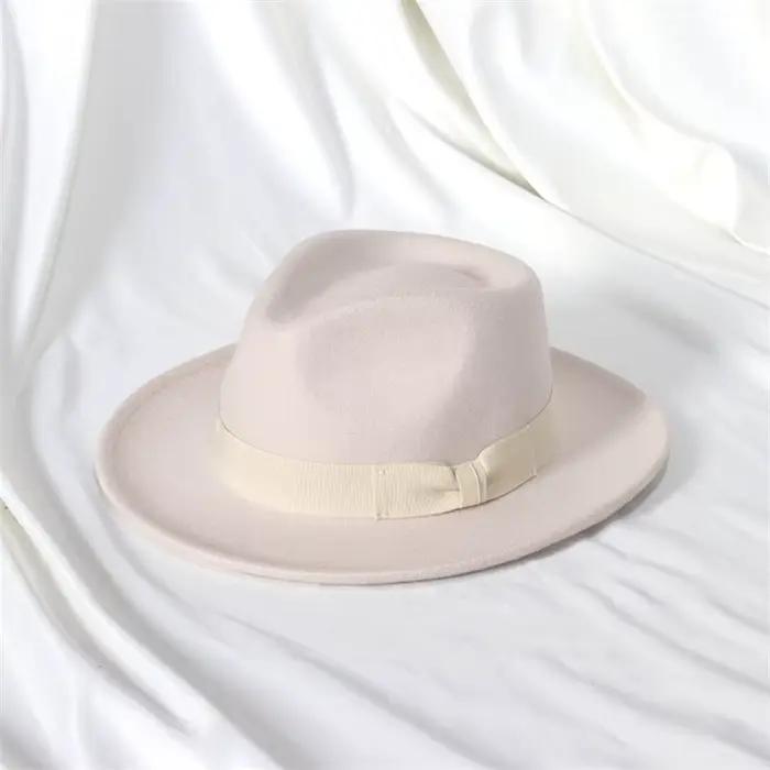 Chapeau Fedora en feutre avec nœud en forme de cœur