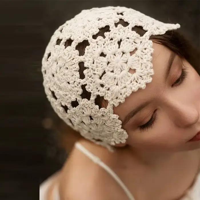 Chapeau tricoté fin fait main pour femme