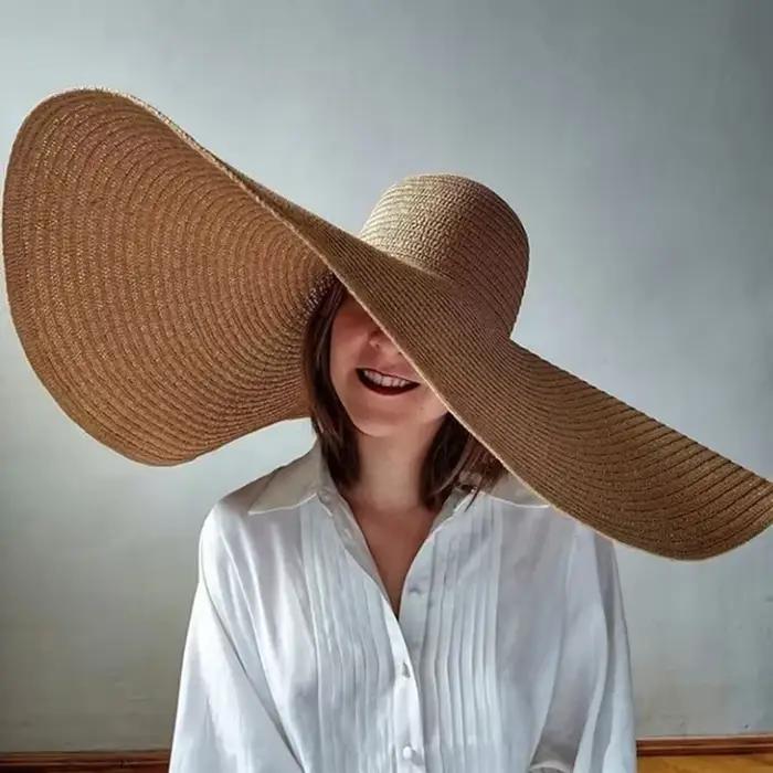 Chapeau de soleil en paille souple surdimensionné
