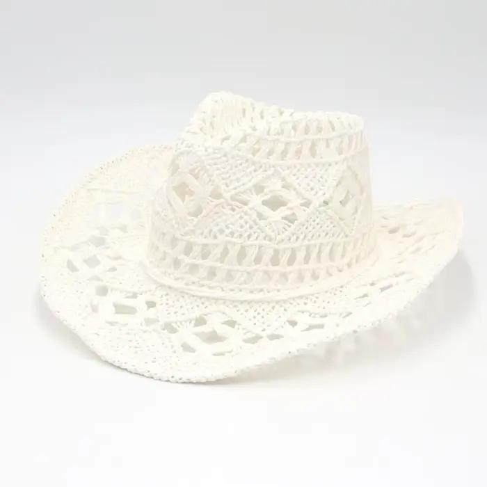 Chapeau de paille bohème ajouré à large bord avec décorations coquillages
