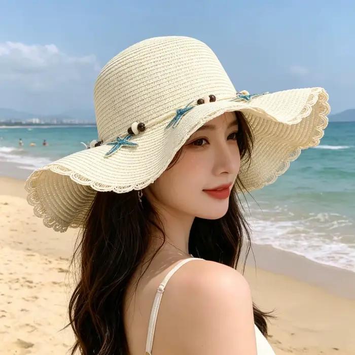 Chapeau de paille à large bord style bohème orné de coquillages