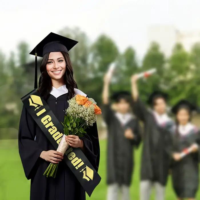 Casquette de célibataire noire avec ceinture en Satin graduée