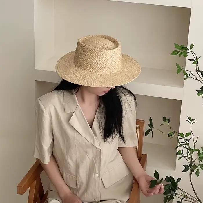 Chapeau de soleil en raphia naturel pour femme