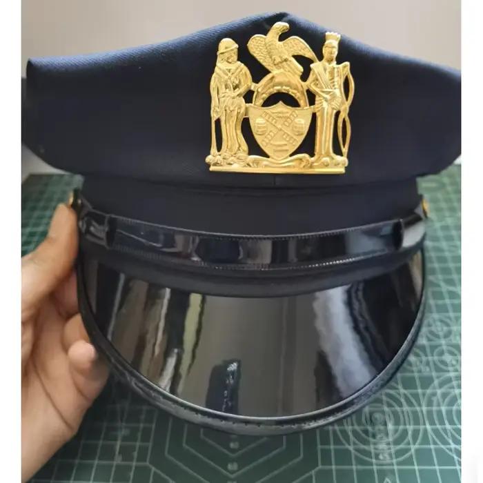 Chapeau octogonal de New York avec emblème doré