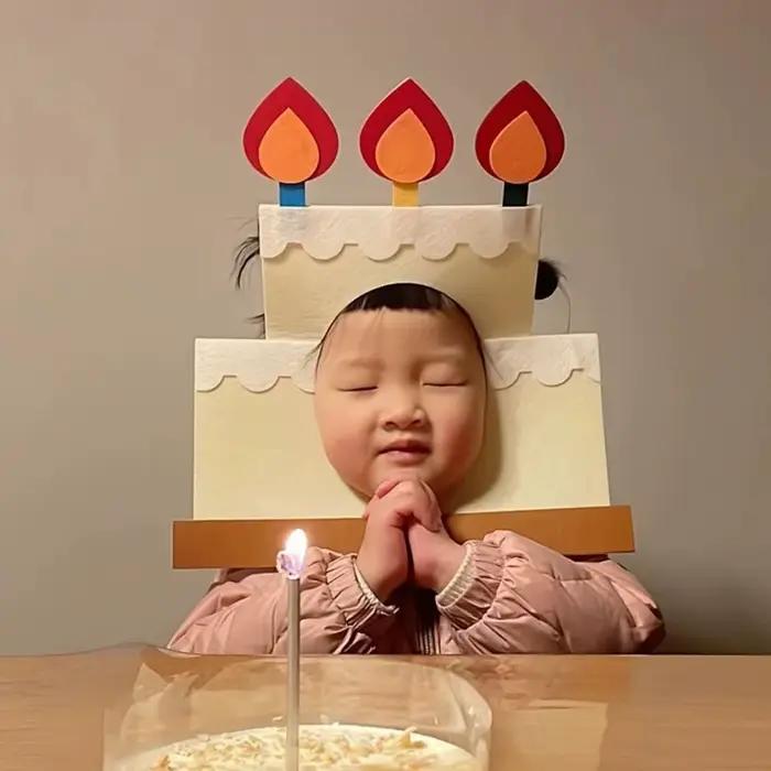 Chapeau de fête en feutre style gâteau d'anniversaire mignon avec cordon