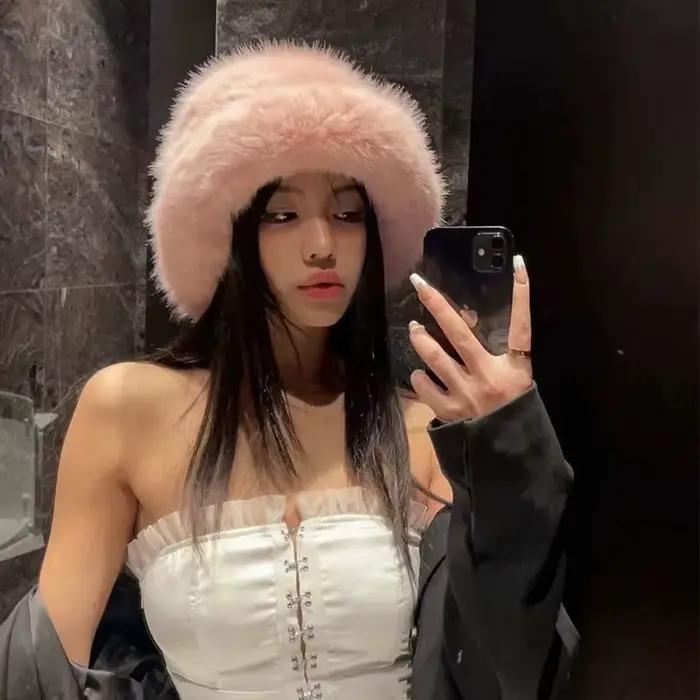 Chapeau de seau en fausse fourrure pour femmes, chapeau de luxe multicolore, doublure en fausse fourrure, confortable et tendance, pour femmes, hiver, occasions spéciales et extérieures