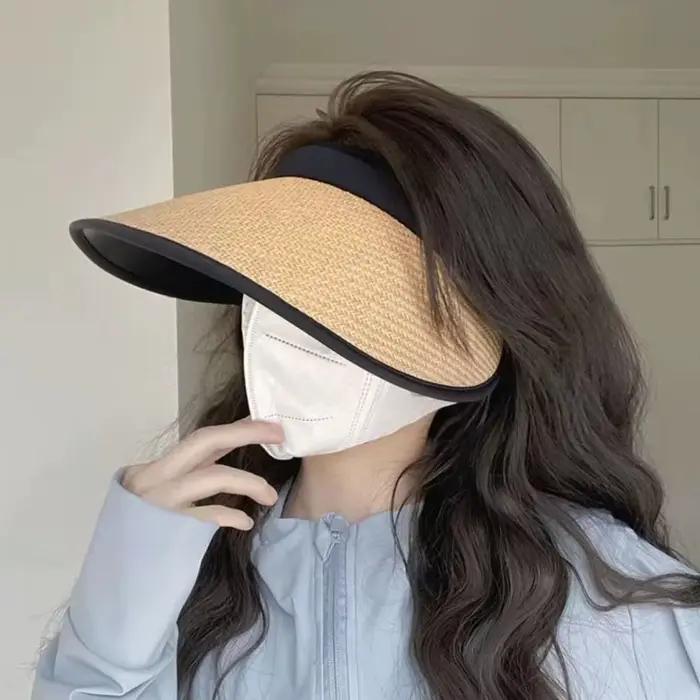 Chapeau de soleil élégant en paille à larges bords