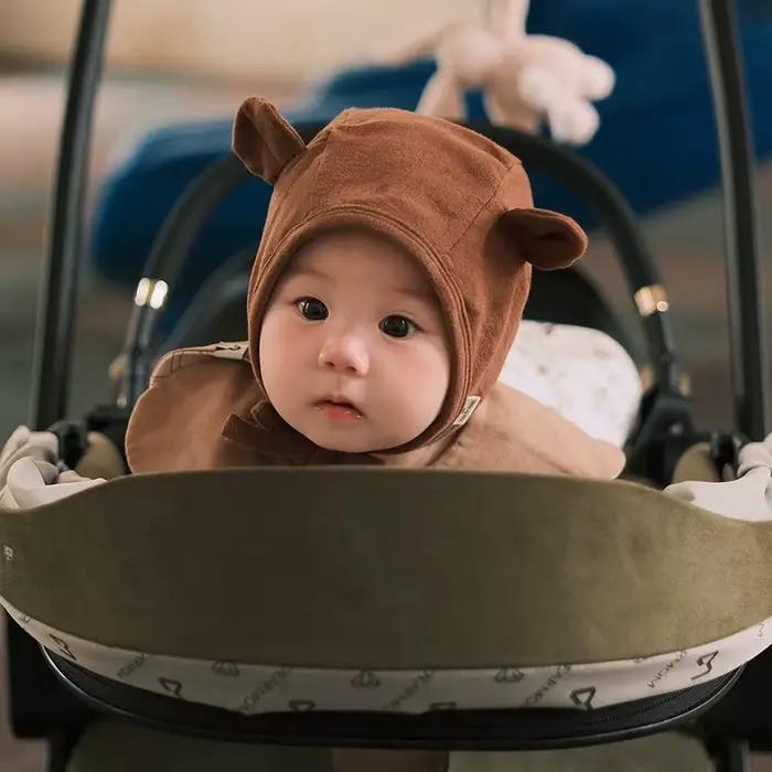 Chapeau à rabat d'oreille pour bébé ours
