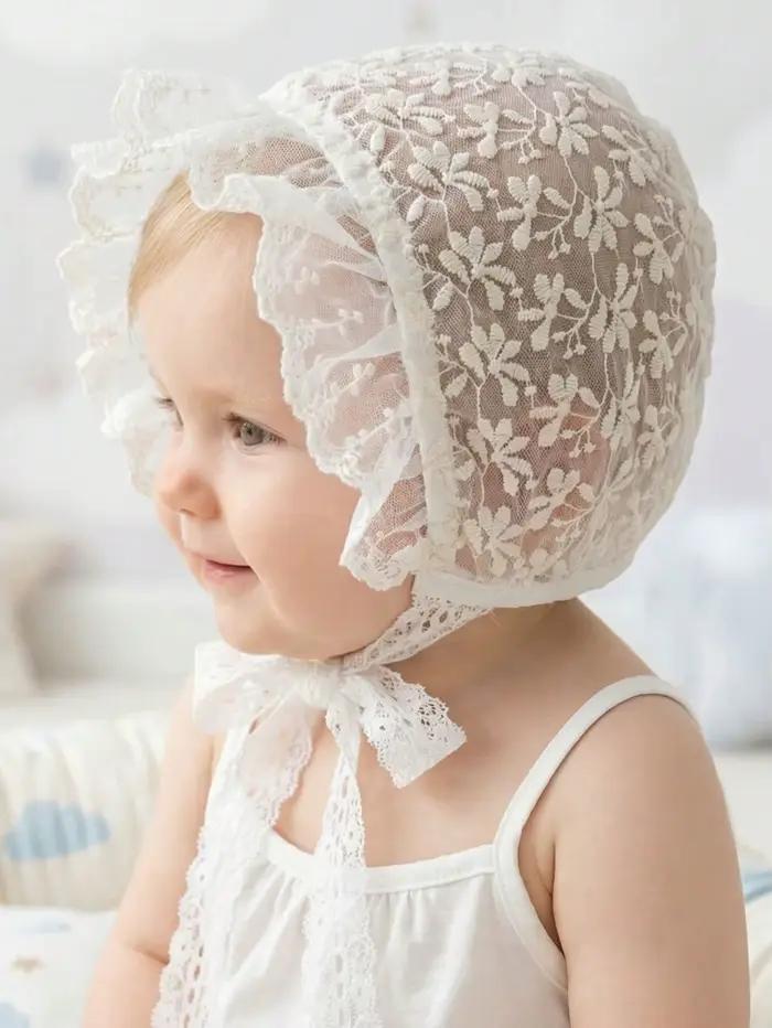 Chapeau de bébé vintage en dentelle brodée florale